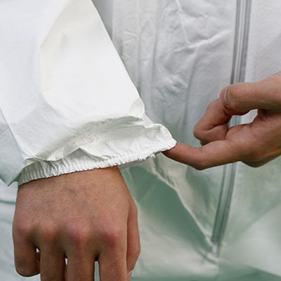 Coveralls 50gsm Nonwoven больницы полипропилена устранимые с крышкой и крышкой ноги